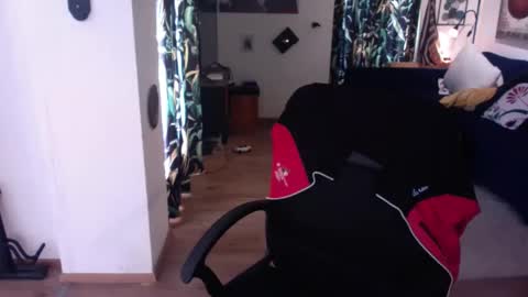 feetkissboy online show from January 17, 2026, 12:32 pm