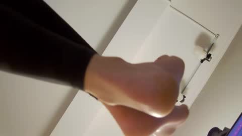 FeetVibe online show from November 5, 2025, 12:05 pm