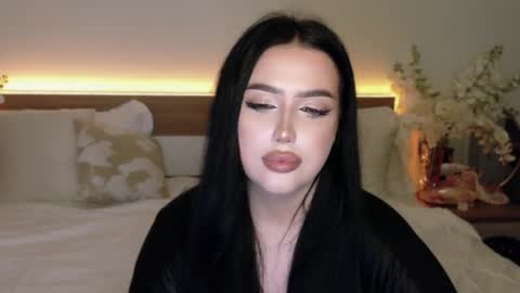 Felicia Herceg online show from October 24, 2025, 6:59 pm