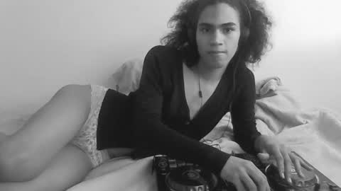 Snapshot of felinexoxo chatting on November 5, 2025, 10:10 pm FELINE online show from November 5, 2025, 10:10 pm