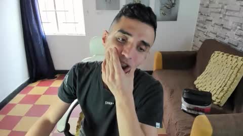 Snapshot of felipe_colinss chatting on April 29, 2026, 5:30 pm felipe colinss online show from April 29, 2026, 5:30 pm
