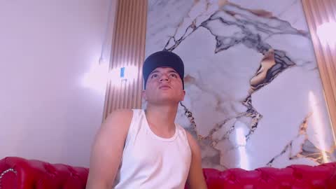 Snapshot of felipe_rey chatting on May 27, 2026, 8:06 pm Felipe online show from May 27, 2026, 8:06 pm