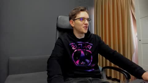 Snapshot of felixstark chatting on March 9, 2026, 5:44 am FelixStark online show from March 9, 2026, 5:44 am