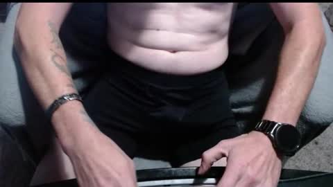 fengshui1982 online show from December 2, 2025, 5:13 am