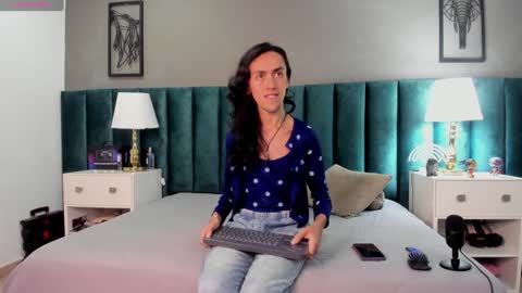 Snapshot of fenix_karoll chatting on January 1, 2025, 7:09 am Karol online show from January 1, 2025, 7:09 am