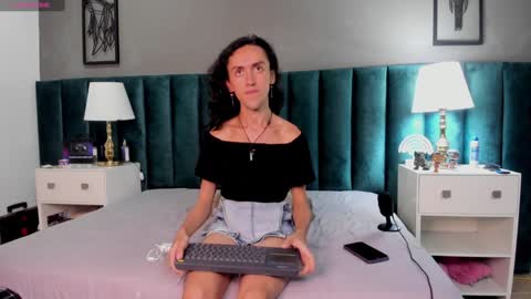 Snapshot of fenix_karoll chatting on January 4, 2025, 4:11 pm Karol online show from January 4, 2025, 4:11 pm