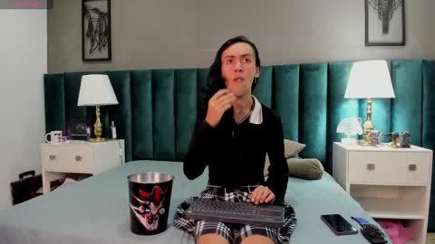 Snapshot of fenix_karoll chatting on January 22, 2025, 7:13 pm Karol online show from January 22, 2025, 7:13 pm