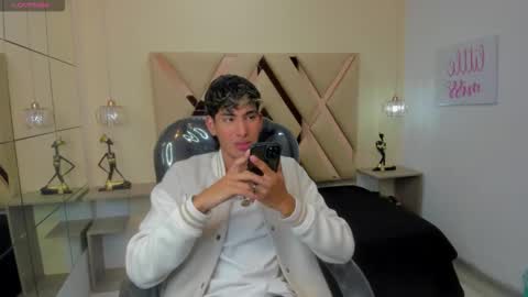 FER PHOENIX online show from October 17, 2025, 3:20 am