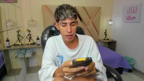 FER PHOENIX online show from November 7, 2025, 3:17 am