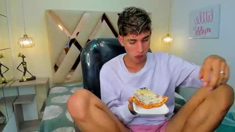 FER PHOENIX online show from December 19, 2025, 4:08 am