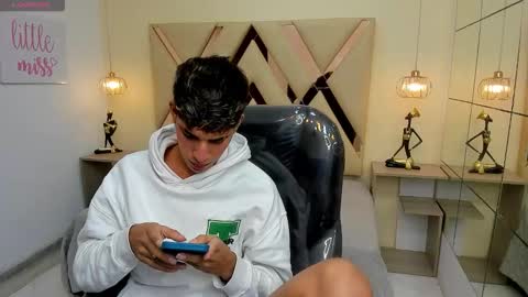 FER PHOENIX online show from February 6, 2026, 3:44 am