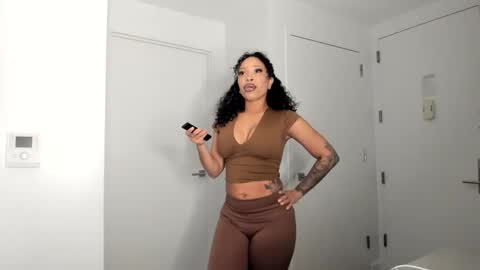 Snapshot of fetishfriendlyfreak chatting on October 17, 2025, 2:48 am ADREAM online show from October 17, 2025, 2:48 am