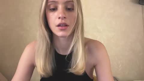 Lisa online show from December 15, 2025, 11:36 am