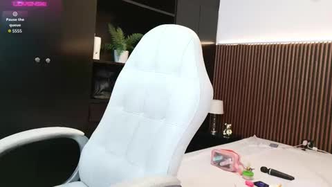 Freyja  online show from February 10, 2026, 4:22 pm