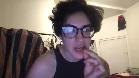 fgsammie online show from April 12, 2026, 2:49 am