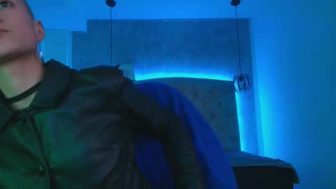   online show from October 4, 2025, 11:52 am