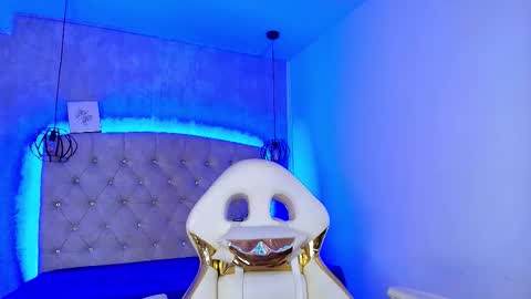   online show from October 17, 2025, 12:08 pm