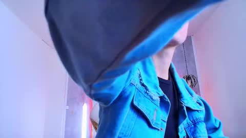   online show from October 23, 2025, 11:53 am