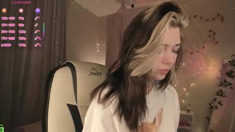 Snapshot of fieryfeline chatting on January 19, 2026, 3:10 am Filla online show from January 19, 2026, 3:10 am