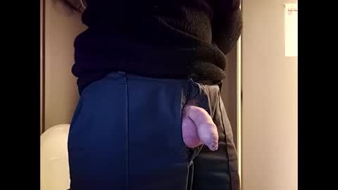 fifi010203 online show from November 26, 2025, 4:08 pm