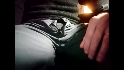 fifi010203 online show from November 28, 2025, 5:43 am