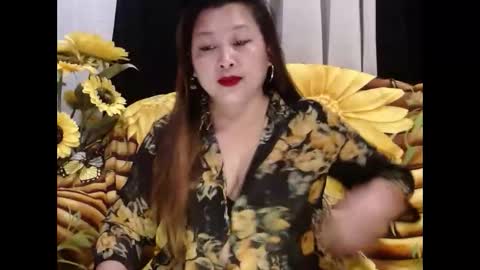 Yhen online show from May 28, 2026, 7:00 pm