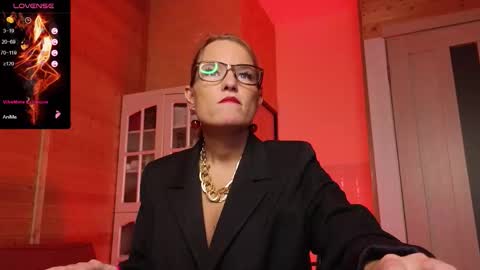 Lady online show from December 1, 2025, 12:59 am