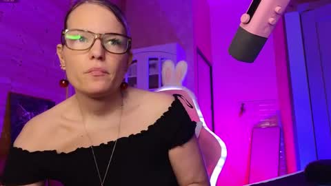 Lady online show from June 5, 2026, 6:13 pm