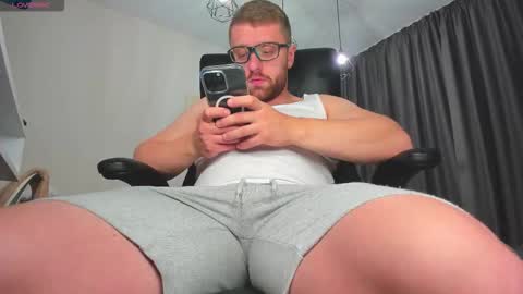 FindomGuyXXX online show from November 7, 2025, 12:05 pm