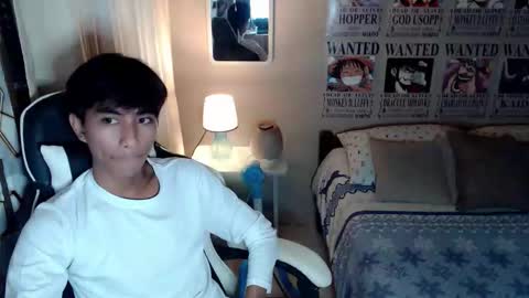 fineboii_rey18 online show from April 29, 2026, 4:44 pm