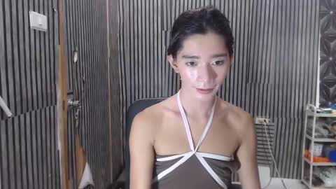 fiona908995 online show from April 19, 2026, 6:10 pm