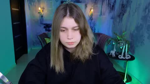 fiora online show from January 4, 2025, 5:05 am