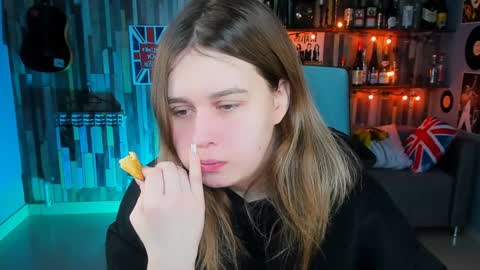 fiora online show from January 18, 2025, 6:03 am