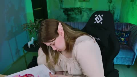 fiora online show from February 6, 2025, 6:02 pm