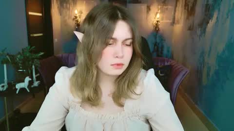 fiora online show from February 23, 2025, 11:22 am