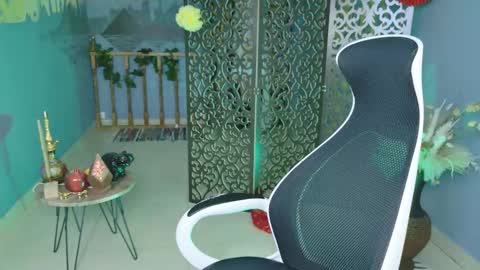 fiora online show from March 8, 2025, 11:16 am