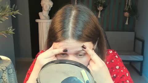 fiora online show from November 8, 2025, 5:40 am