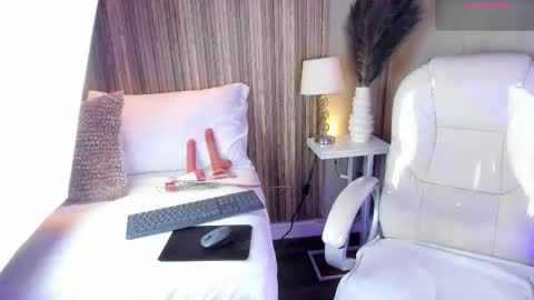 Snapshot of fiorelaston chatting on February 15, 2026, 4:09 am Fiorela online show from February 15, 2026, 4:09 am