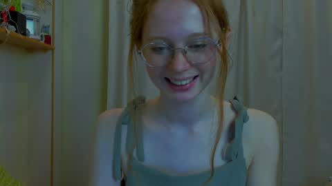 fire_luna online show from June 3, 2026, 4:56 pm
