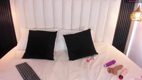 Firedoll online show from March 19, 2026, 4:49 am