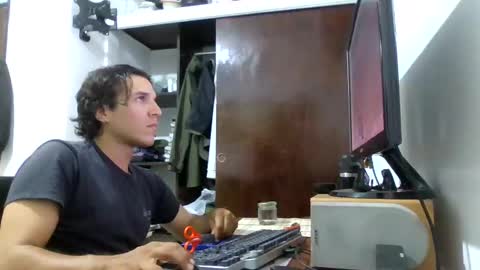 Snapshot of firefeelings chatting on January 2, 2025, 2:33 am Ricardo online show from January 2, 2025, 2:33 am