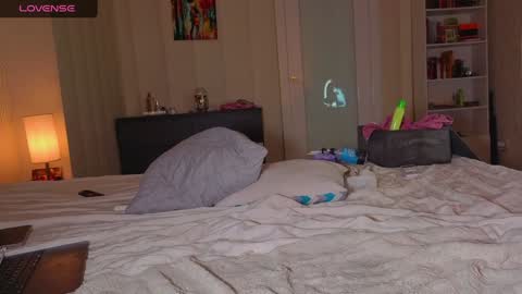 Alice online show from October 4, 2025, 7:50 am