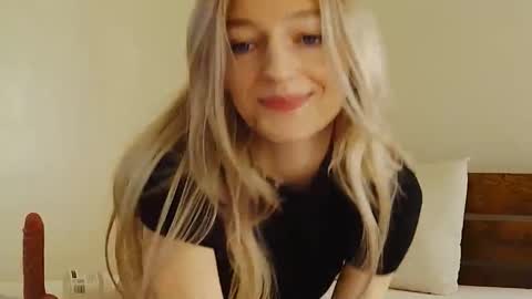 flowergirl online show from November 7, 2025, 7:58 pm