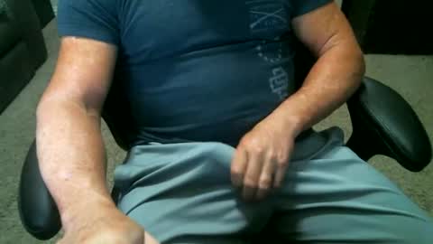 fitguy40 online show from September 9, 2025, 3:39 am