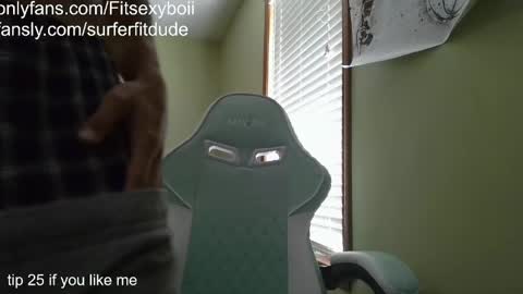 Snapshot of fitsexyboii chatting on April 24, 2026, 2:41 pm SurferFitdude online show from April 24, 2026, 2:41 pm