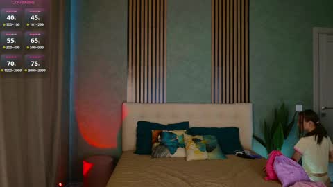 im Linda please give me thumbs up online show from April 4, 2026, 10:02 am