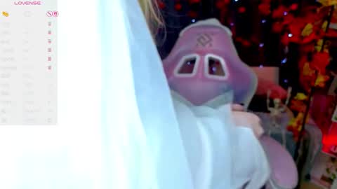 Sophie online show from October 28, 2025, 4:05 am