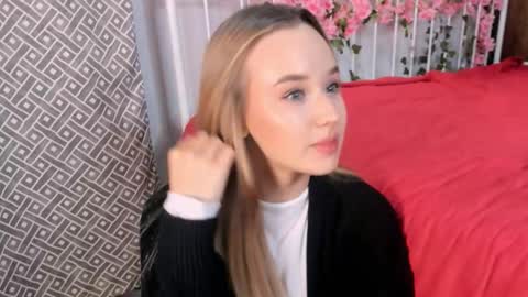 Amina online show from November 17, 2025, 1:06 pm