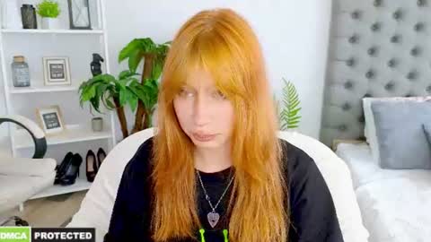 fleur_fox online show from July 16, 2026, 9:26 am