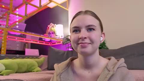 Leia online show from October 14, 2025, 8:15 am